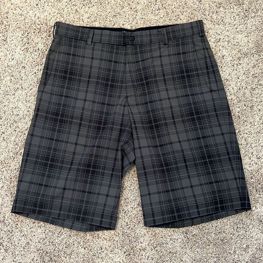 Nike Golf Gray Plaid Shorts Size 34